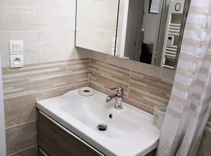 Fonctionnel Et Chaleureux Proche